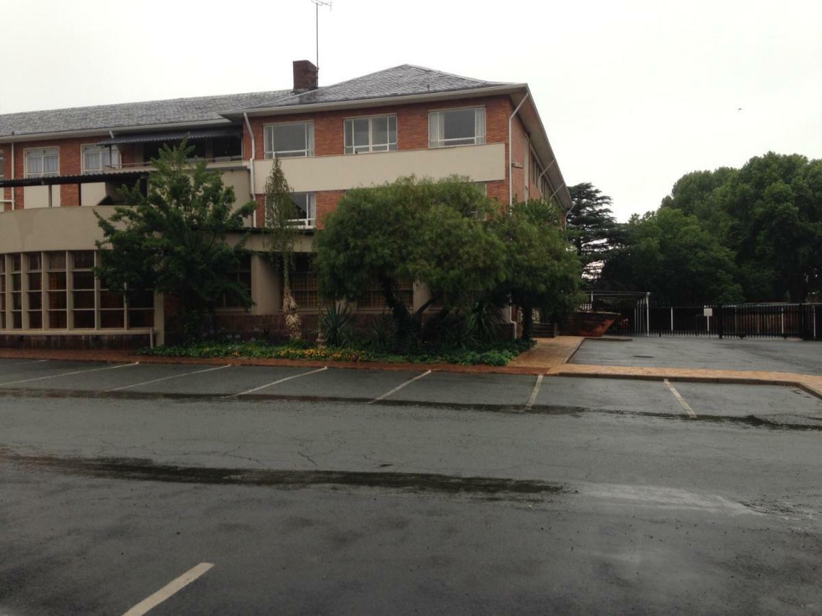 The Shakespeare Inn Vanderbijlpark Luaran gambar